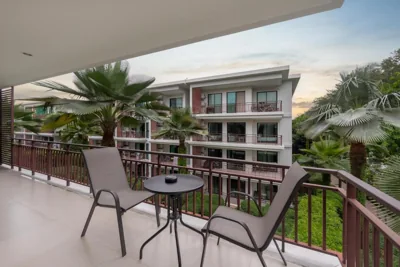 Camera matrimoniale con vista sul parco — The Title Condo by Tropiclook